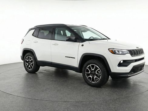 Used 2025 Jeep Compass Trailhawk AWD/4WD image 1