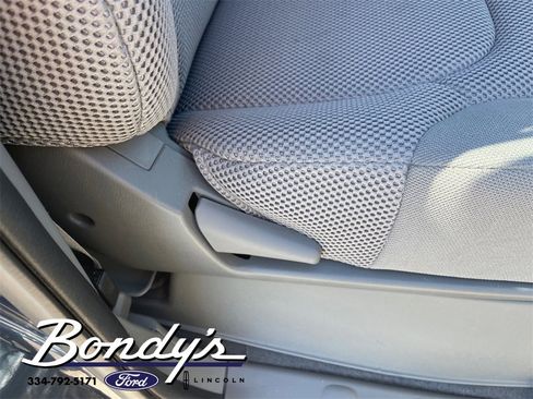 Used 2019 Nissan Frontier SV image 17