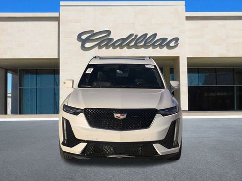 Certified 2022 Cadillac XT6 Sport w/ Technology Package image 9