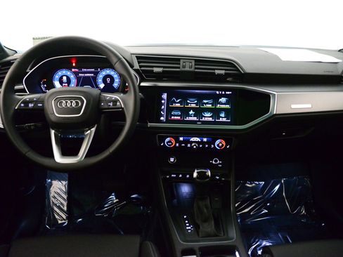 Certified 2025 Audi Q3 2.0T Premium w/ Convenience Package image 3