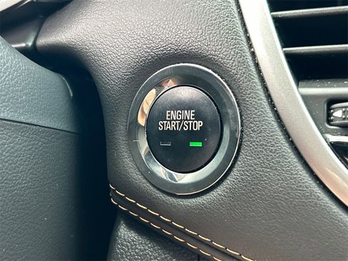 Used 2022 Chevrolet Trax LT w/ Redline Edition image 19