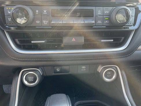 Used 2025 Toyota Grand Highlander AWD image 22