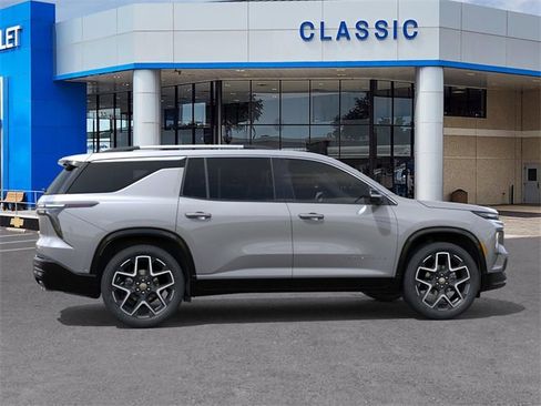 New 2026 Chevrolet Traverse High Country w/ LPO, Floor Liner Package FWD image 5