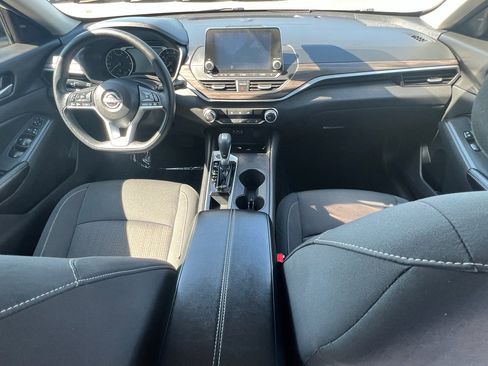 Used 2025 Nissan Altima 2.5 SV FWD image 13