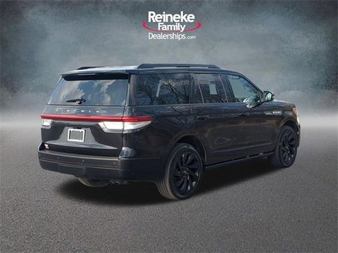 Used 2022 Lincoln Navigator 4WD image 5
