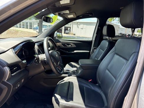 Used 2023 Chevrolet Traverse LT w/ LPO, Floor Liner Package AWD/4WD image 19