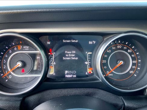 Used 2018 Jeep Wrangler Unlimited Sahara w/ LED Lighting Group AWD/4WD image 25