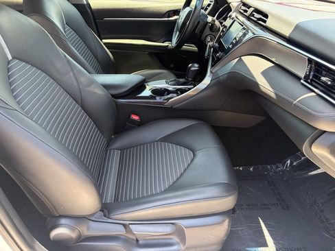 Certified 2018 Toyota Camry SE w/ Moonroof Package FWD image 16