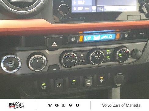 Used 2017 Toyota Tacoma TRD Sport w/ Premium & Technology Package AWD/4WD image 34