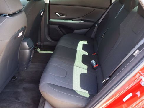 Used 2026 Hyundai Elantra SE FWD image 19