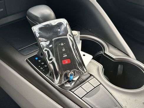 Used 2024 Toyota Camry SE w/ Convenience Package image 34