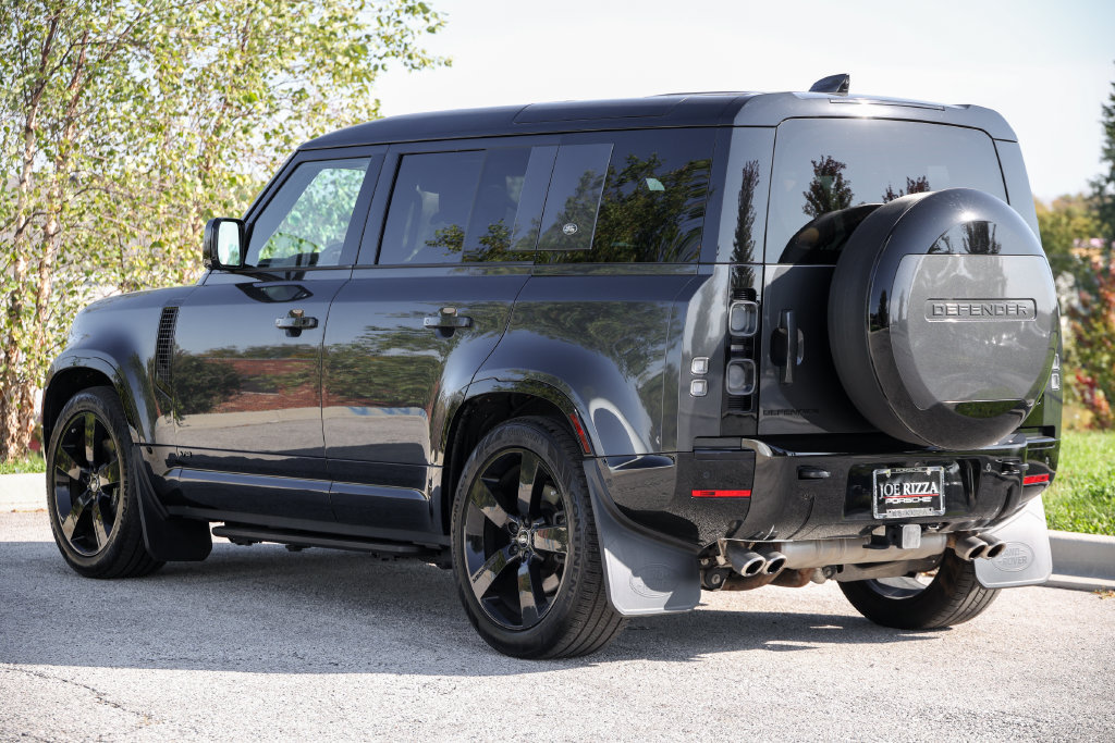 Used 2023 Land Rover Defender 110 V8 AWD/4WD image 3