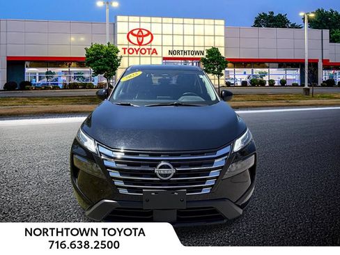 Used 2025 Nissan Rogue SV AWD/4WD image 2