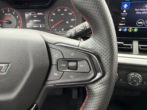 Used 2024 Chevrolet Trax RS FWD image 12