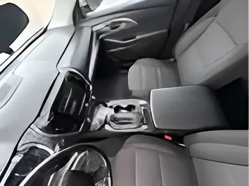 Used 2019 Chevrolet Traverse LT image 13