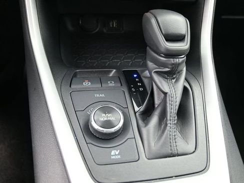 Used 2025 Toyota RAV4 XLE image 12