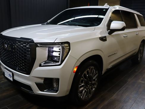 Used 2024 GMC Yukon XL Denali Ultimate AWD/4WD image 6