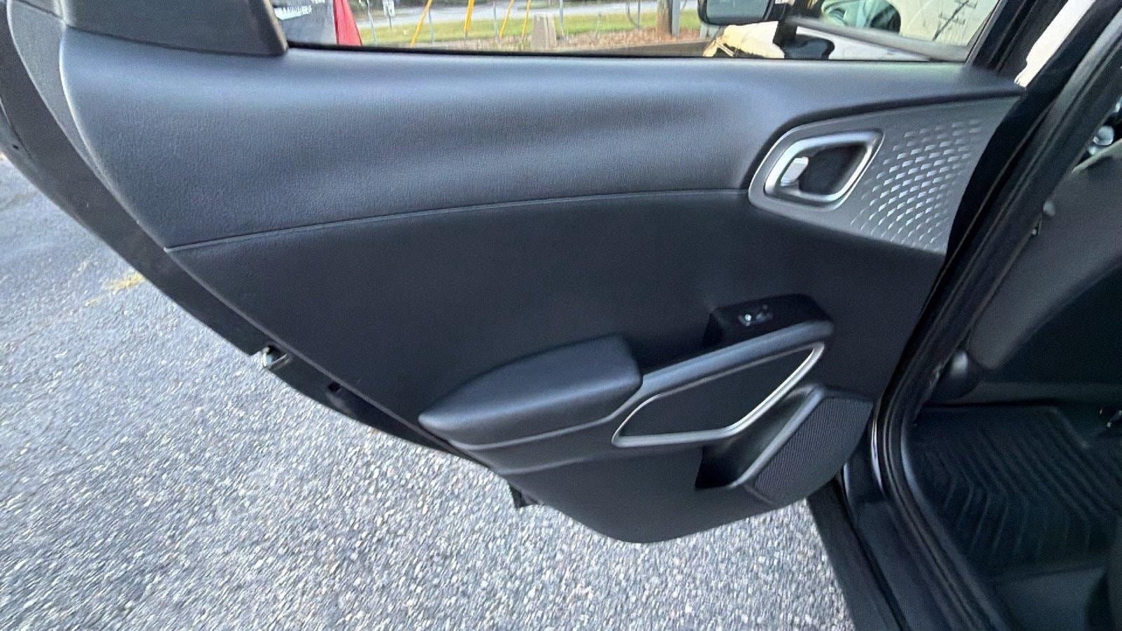 Used 2022 Kia Soul LX FWD image 22