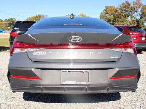 Used 2024 Hyundai Elantra Blue FWD image 9