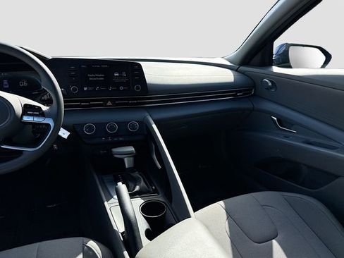 Certified 2024 Hyundai Elantra SE image 22