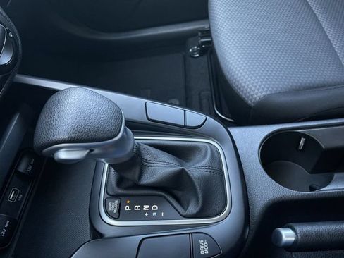 Used 2025 Kia Soul LX FWD image 19