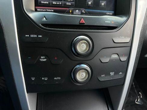 Used 2014 Ford Explorer XLT w/ Equipment Group 202A image 25