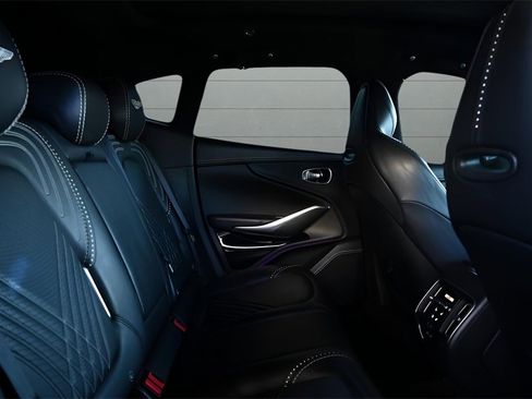 Used 2021 Aston Martin DBX image 30