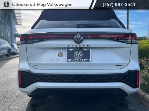 Used 2025 Volkswagen Tiguan SE R-Line AWD/4WD image 11