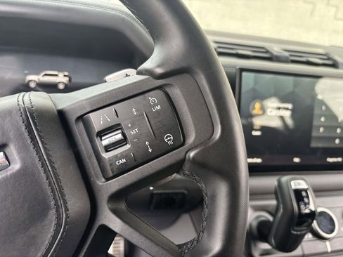 Used 2025 Land Rover Defender 110 V8 AWD/4WD image 28