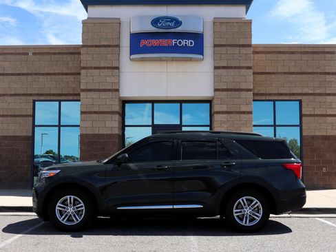 Certified 2023 Ford Explorer XLT RWD image 9