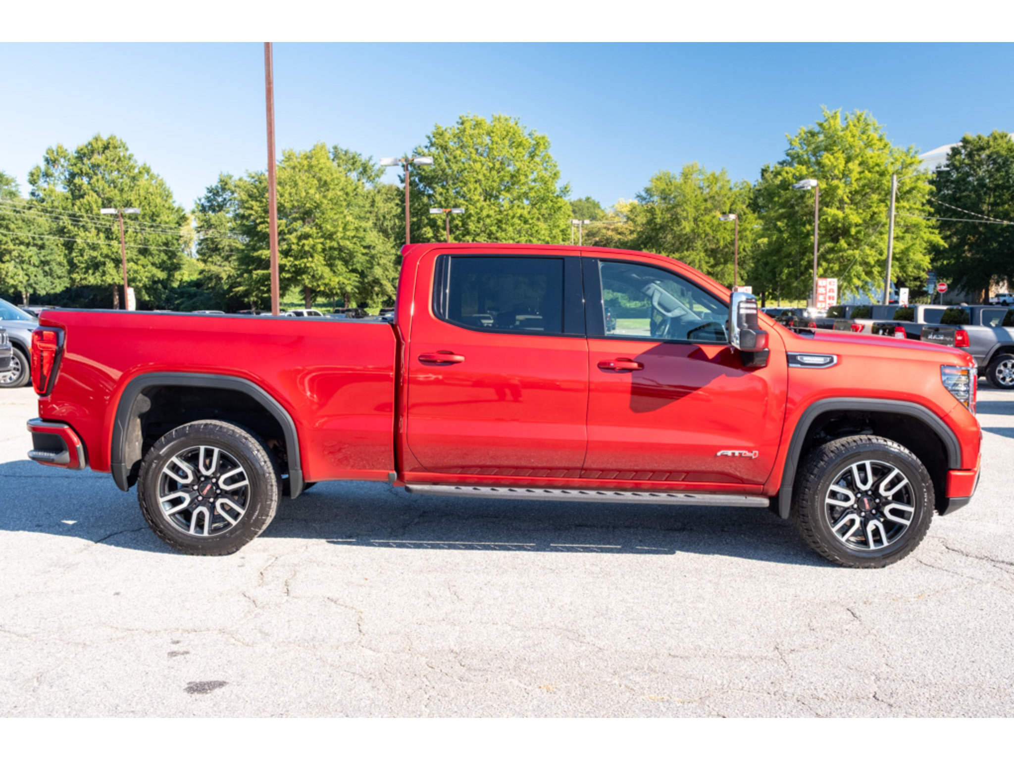 Used 2023 GMC Sierra 1500 AT4 w/ AT4 Premium Package AWD/4WD image 9