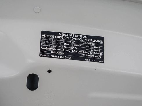 Used 2025 Mercedes-Benz GLC 300 image 31