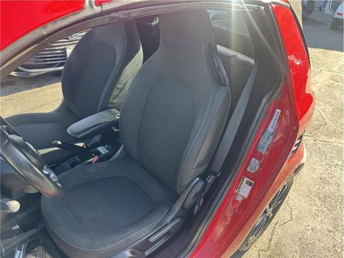 Used 2017 smart fortwo passion RWD image 30