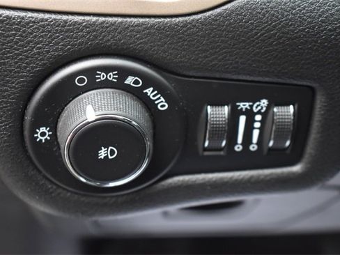 Used 2015 Jeep Cherokee Limited image 22