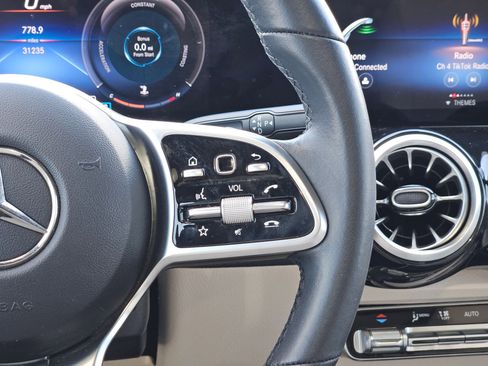 Used 2022 Mercedes-Benz GLB 250 image 22