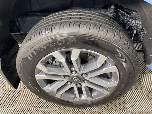 Used 2025 Toyota 4Runner Limited AWD/4WD image 10