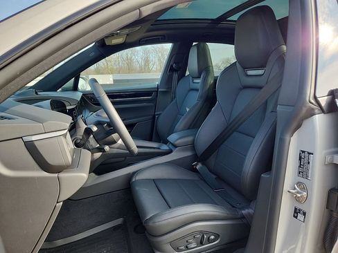 New 2026 Porsche Macan 4 Electric image 5