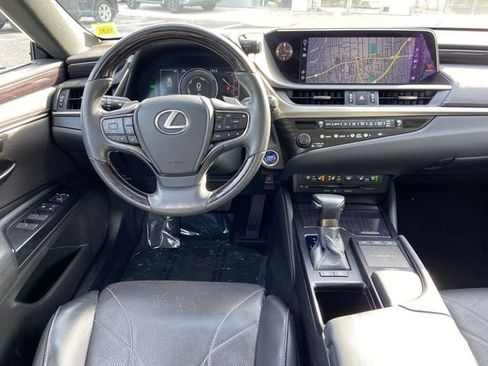 Certified 2020 Lexus ES 300h w/ Accessory Package image 12