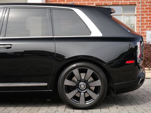 Certified 2021 Rolls-Royce Cullinan AWD/4WD image 23