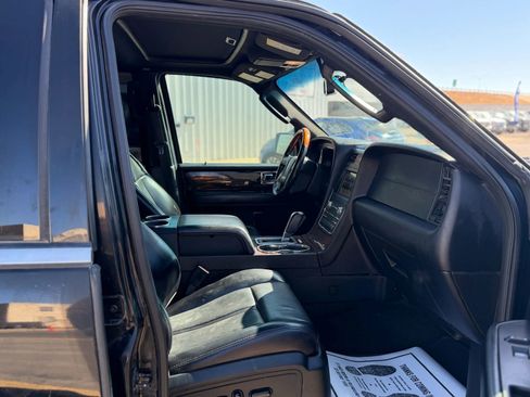Used 2017 Lincoln Navigator L Select image 10
