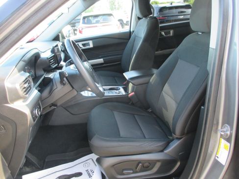 Used 2024 Ford Explorer XLT AWD/4WD image 14