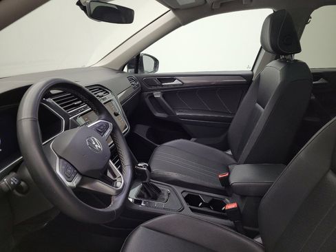 Used 2022 Volkswagen Tiguan SE FWD image 17