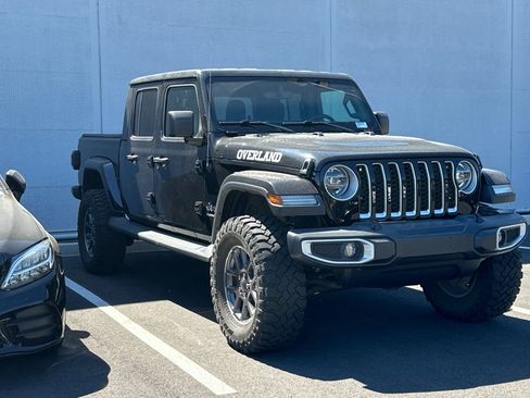 Used 2020 Jeep Gladiator Overland AWD/4WD image 2