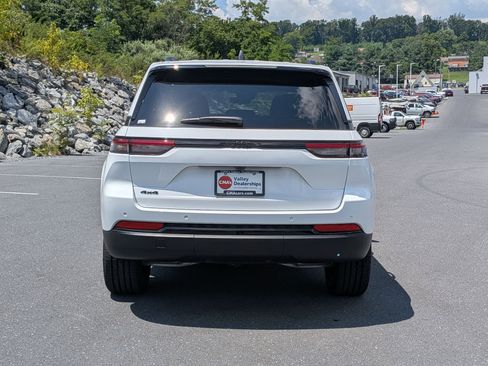 New 2025 Jeep Grand Cherokee Altitude image 6