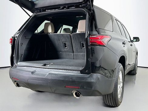 Used 2022 Chevrolet Traverse LS image 24
