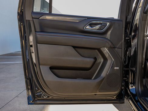 Used 2023 Chevrolet Suburban RST w/ Sport Performance Package image 38