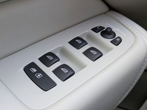 New 2026 Volvo XC60 T8 Ultra w/ Protection Package Premier image 33