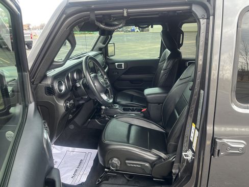 Used 2019 Jeep Wrangler Unlimited Sahara w/ Quick Order Package 24M Moab image 9