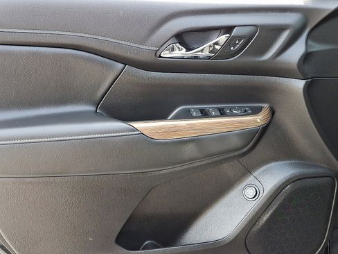 Used 2023 GMC Acadia SLE w/ Driver Convenience Package image 14