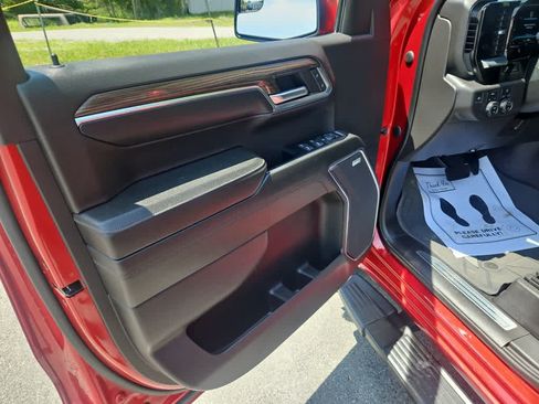 Used 2024 Chevrolet Silverado 1500 RST w/ Convenience Package II AWD/4WD image 9